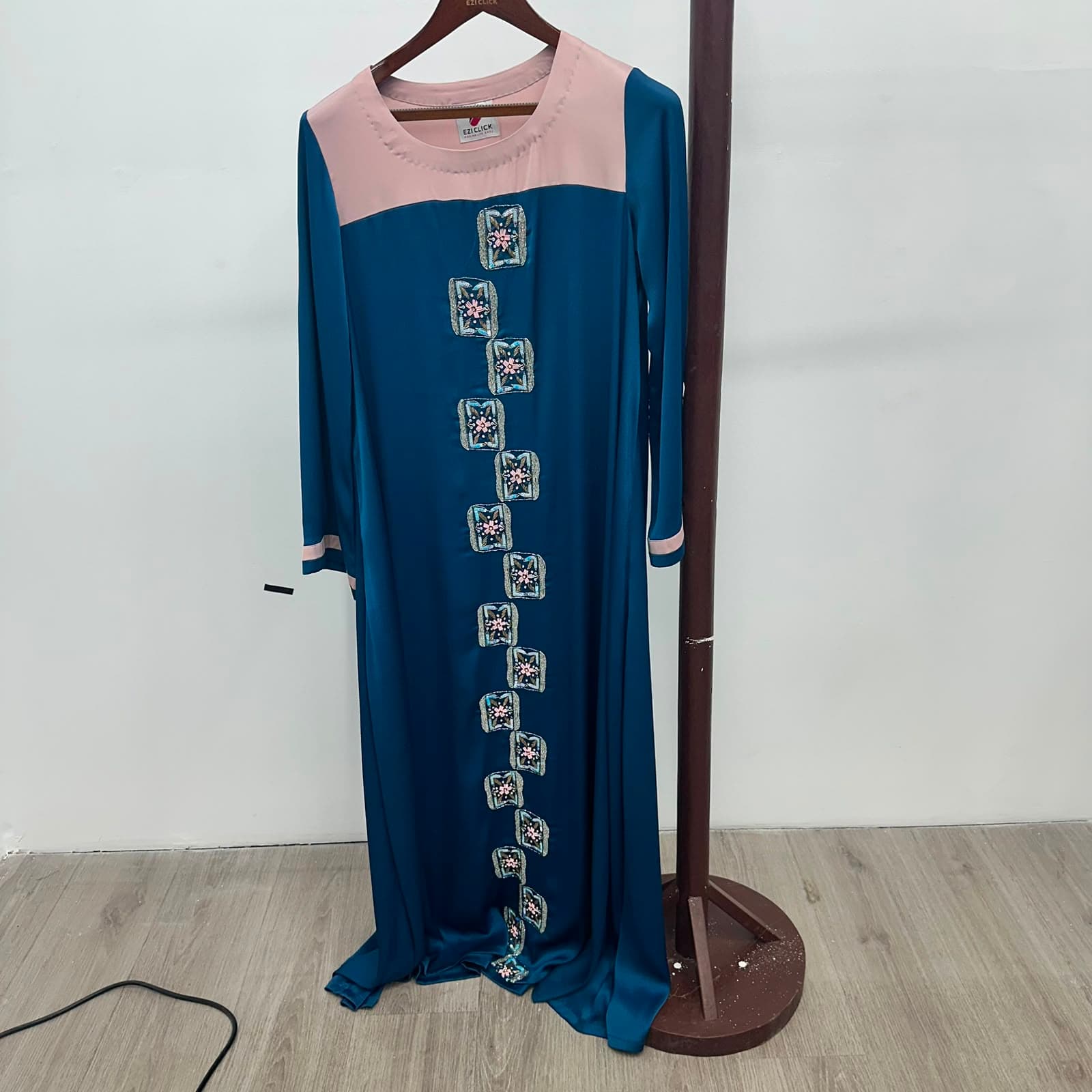 Karchupi Abaya